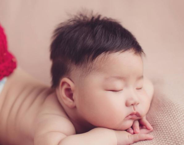 婴儿的头痂怎么处理,宝宝头上的头痂怎么处理