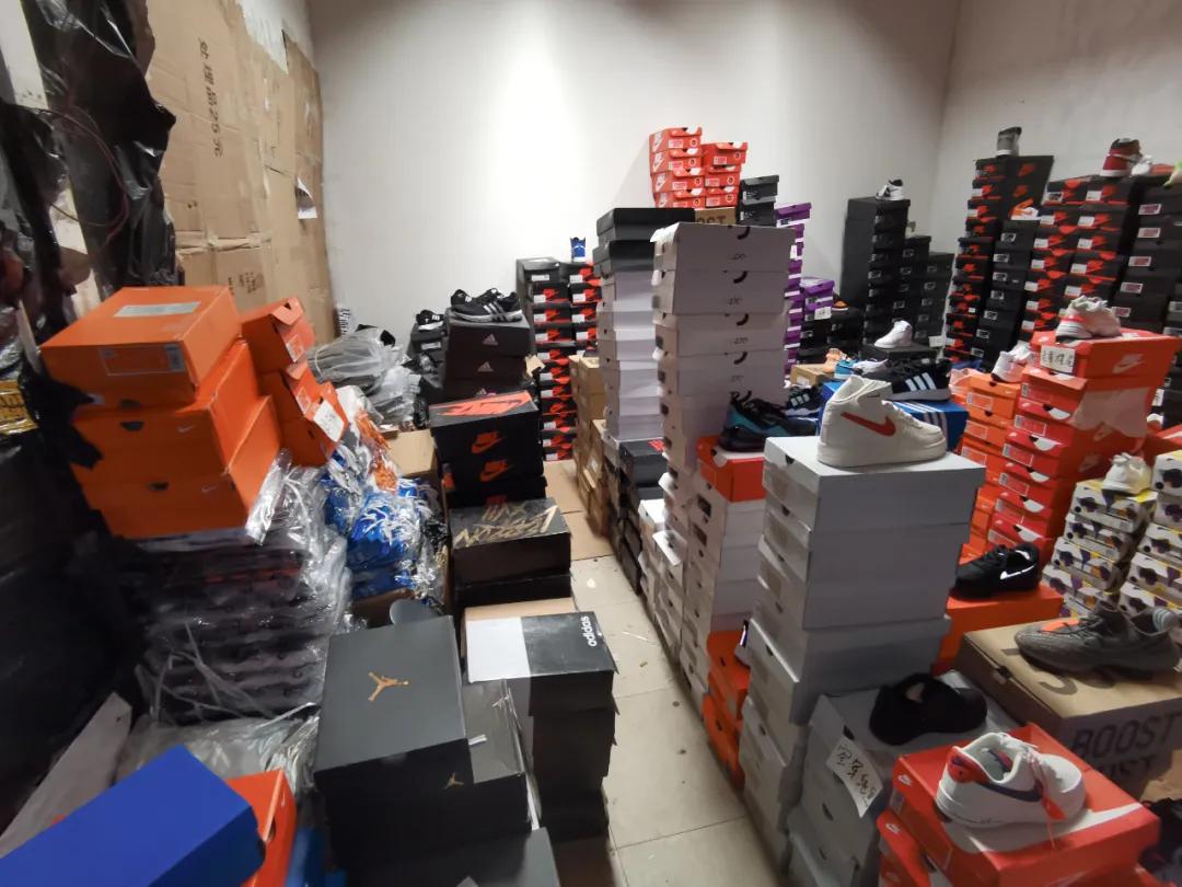 阿迪耐克折扣店假货被查,江西新余假货案件