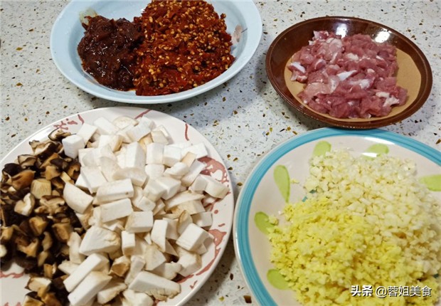 香辣香菇酱纯手工熬制,香菇酱的制作方法厨师秀