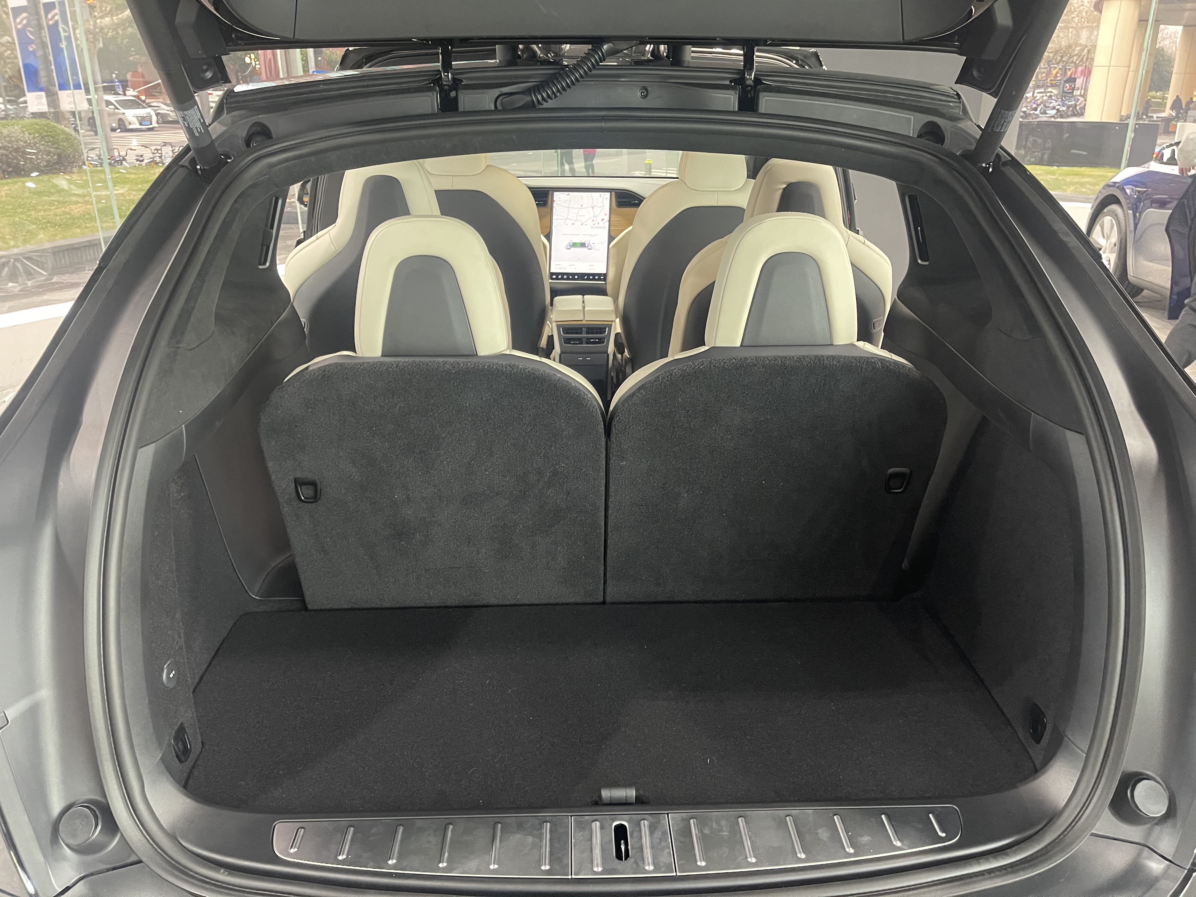 特斯拉鸥翼门三排七座,全新掀背造型特斯拉