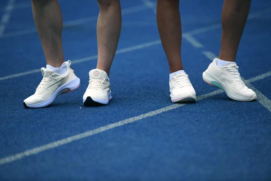 361飞飚跑鞋顶级跑者,初跑者跑鞋推荐361