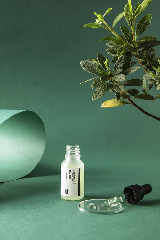 二列酵母、烟酰胺、寡肽三类初抗老精华成分谁性价比最高？