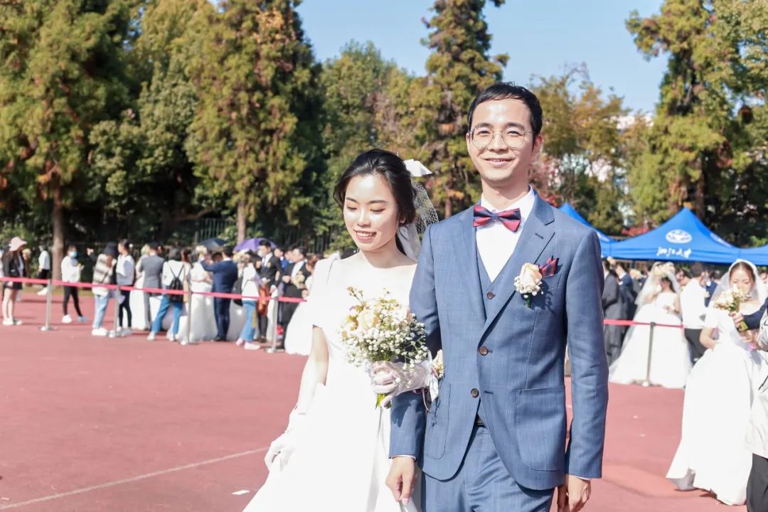 李兰娟致敬院士视频,致敬李兰娟院士的诗朗诵