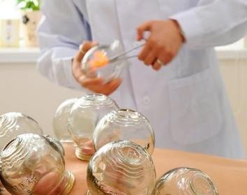 拔火罐要注意些什么？医生说：避免这6个误区和10个注意事项