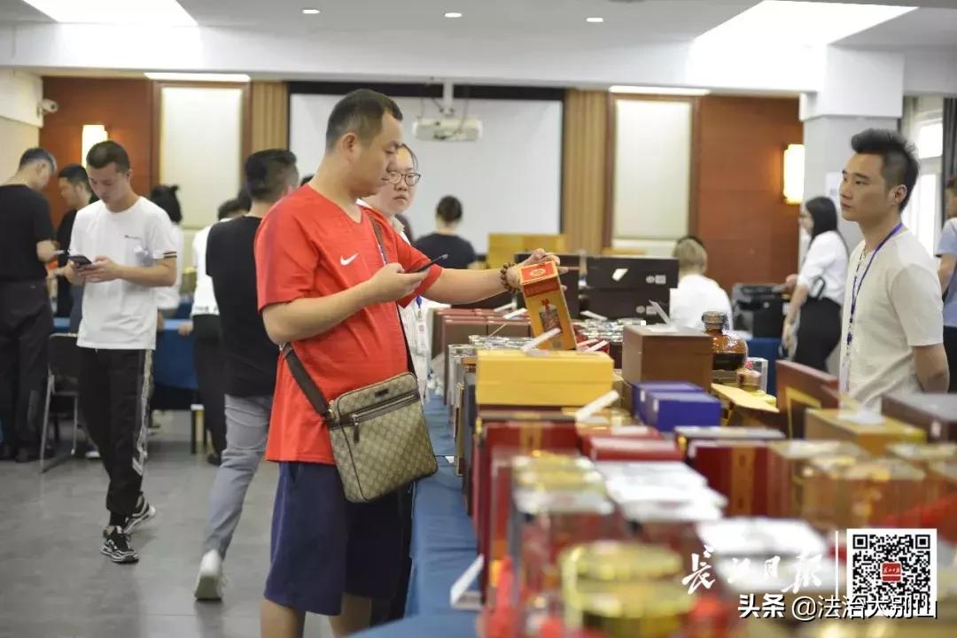 3000万一瓶茅台拍卖 (茅台拍卖156万元)