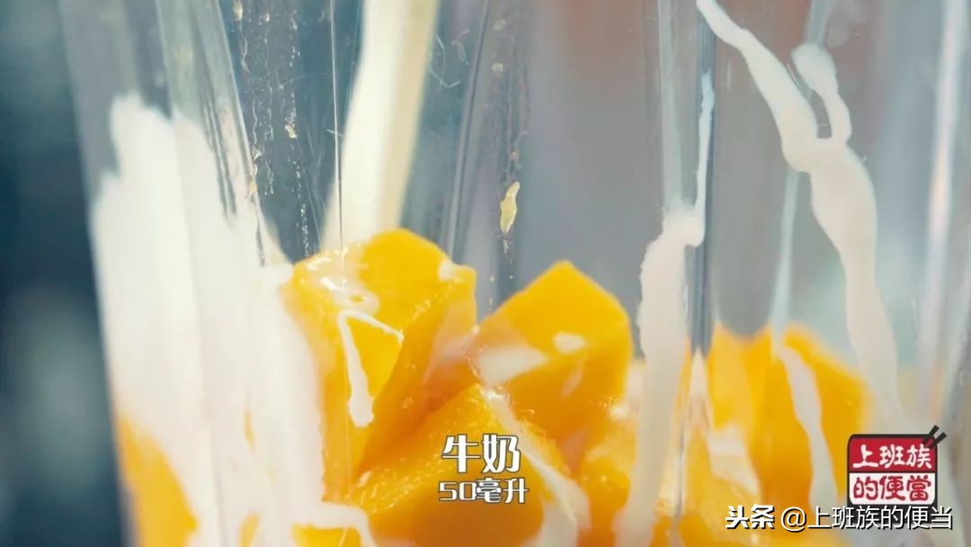 牛奶鸡蛋芒果布丁的做法,自制芒果布丁入口即化超级好吃