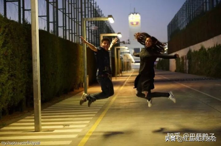 分享如何甘伯城蹲巴萨球员