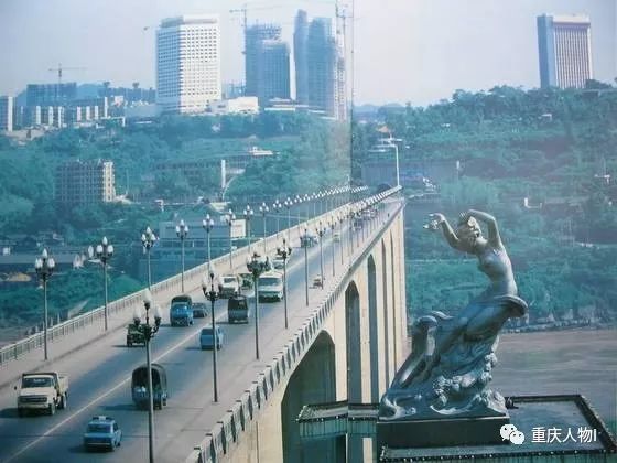 重庆骑摩托车上班,重庆大叔骑摩托