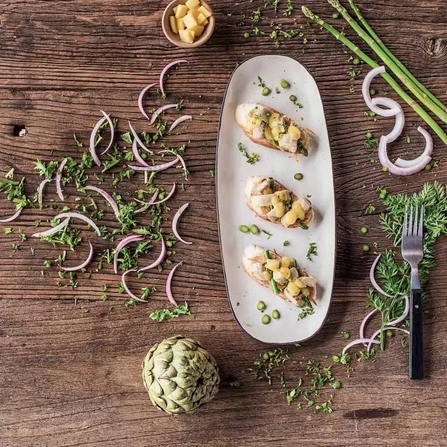 他在大理租下23个足球场大的地方，种菜、养牛、建农场日子过成诗