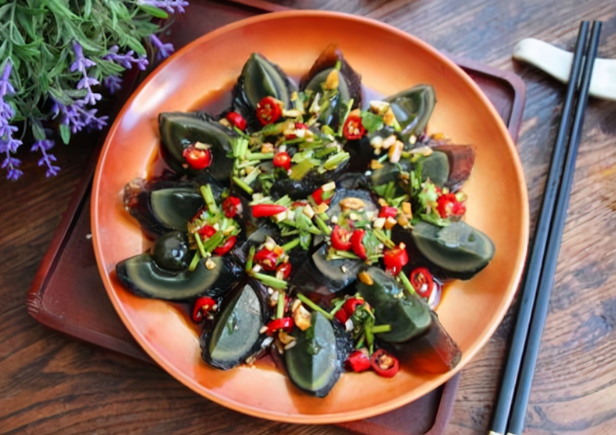 拌皮蛋时，碱味重还涩口？加这3样，去异味，嫩滑爽口，越吃越香