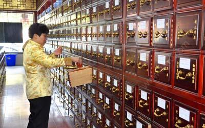 同仁堂正宗商标是哪个,同仁堂金字招牌的由来