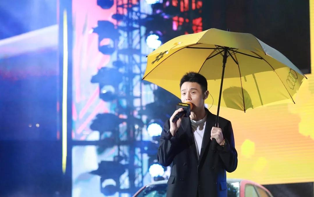 为啥女人大都是双眼皮,为什么女生那么在意双眼皮