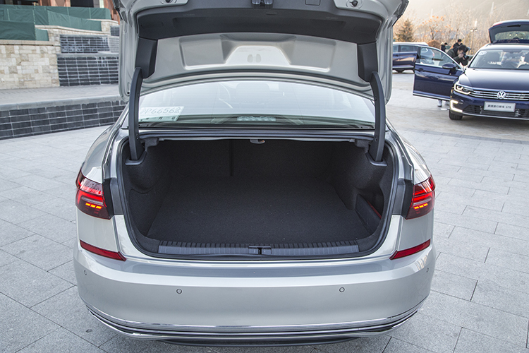 大众新能源制动系统报警,上汽大众油电混合帕萨特试驾