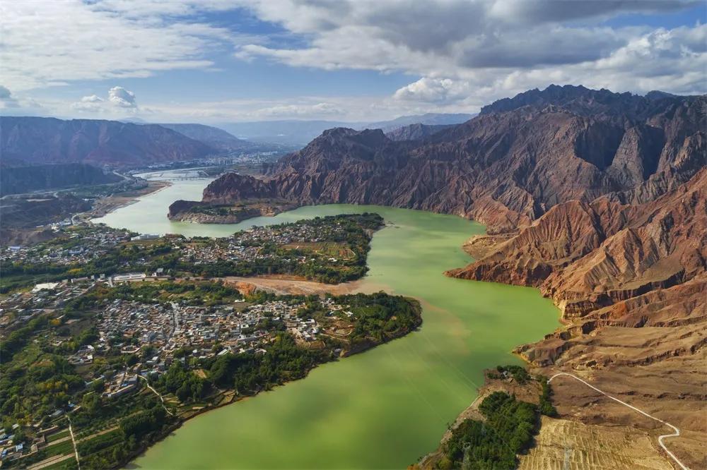 航拍夕阳下最美河流,航拍长江入海口