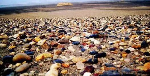 初级藏宝图挖后有什么东西,疆内捡石头攻略