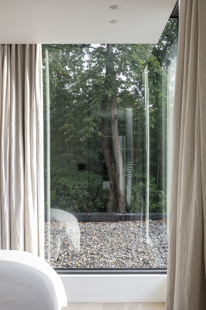 住宅设计：整个一楼都做成了落地窗，这栋别墅的结构太特别了