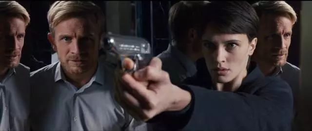 《双面情人》：纷繁欲望下，一场女性的自我探索与心灵救赎