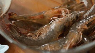 冰冻虾怎么做才能保证虾的鲜嫩,白灼虾是活虾还是冻虾好