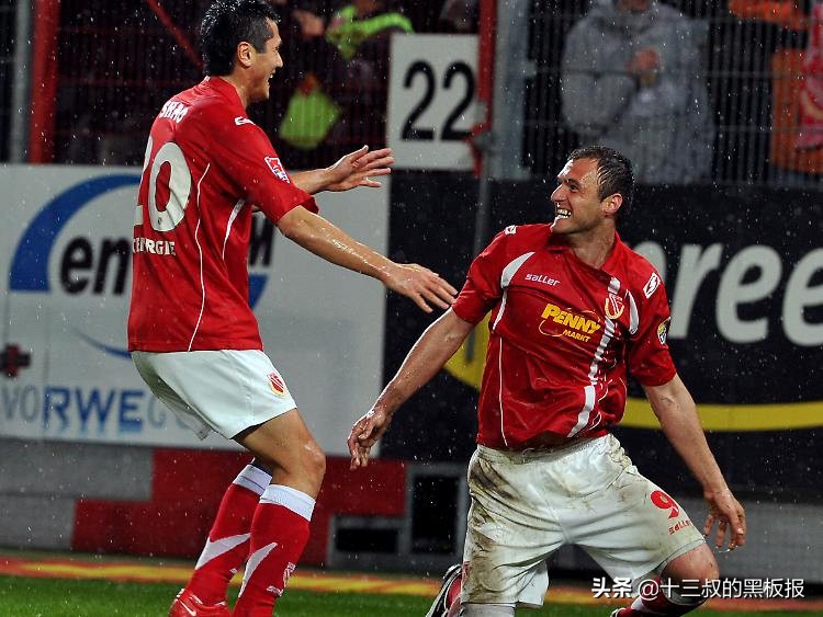 致敬那些逝去的足坛传奇,这些年逝去的足球传奇