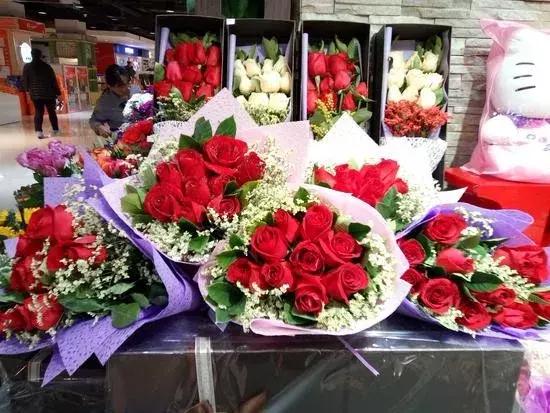 三四线开花店如何赚钱 (开花店一个月能赚两三千吗)