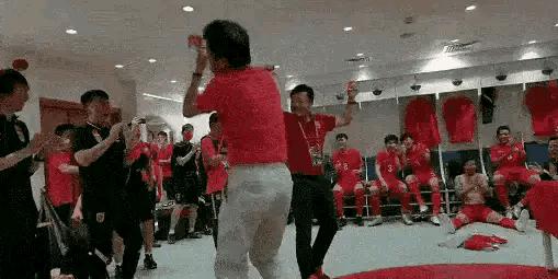 我们是足球的搬运工,专业输球30年,从未被超越