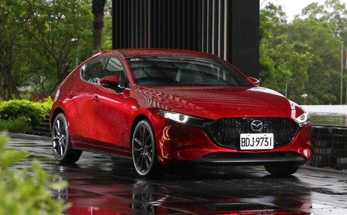 卡罗拉马自达3,马自达3好还是卡罗拉好