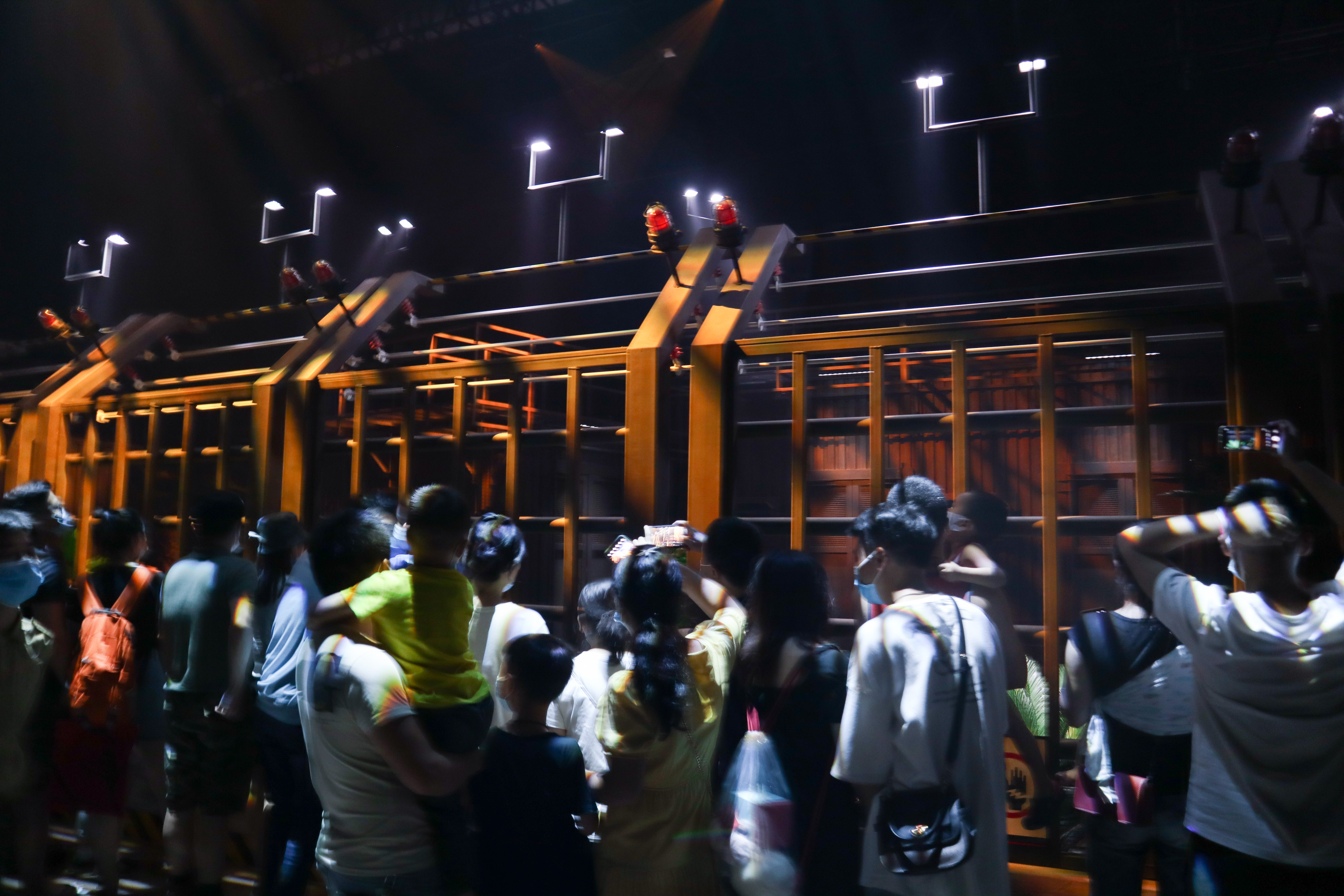 来到侏罗纪公园遇到超真实的恐龙,侏罗纪公园恐龙大探秘