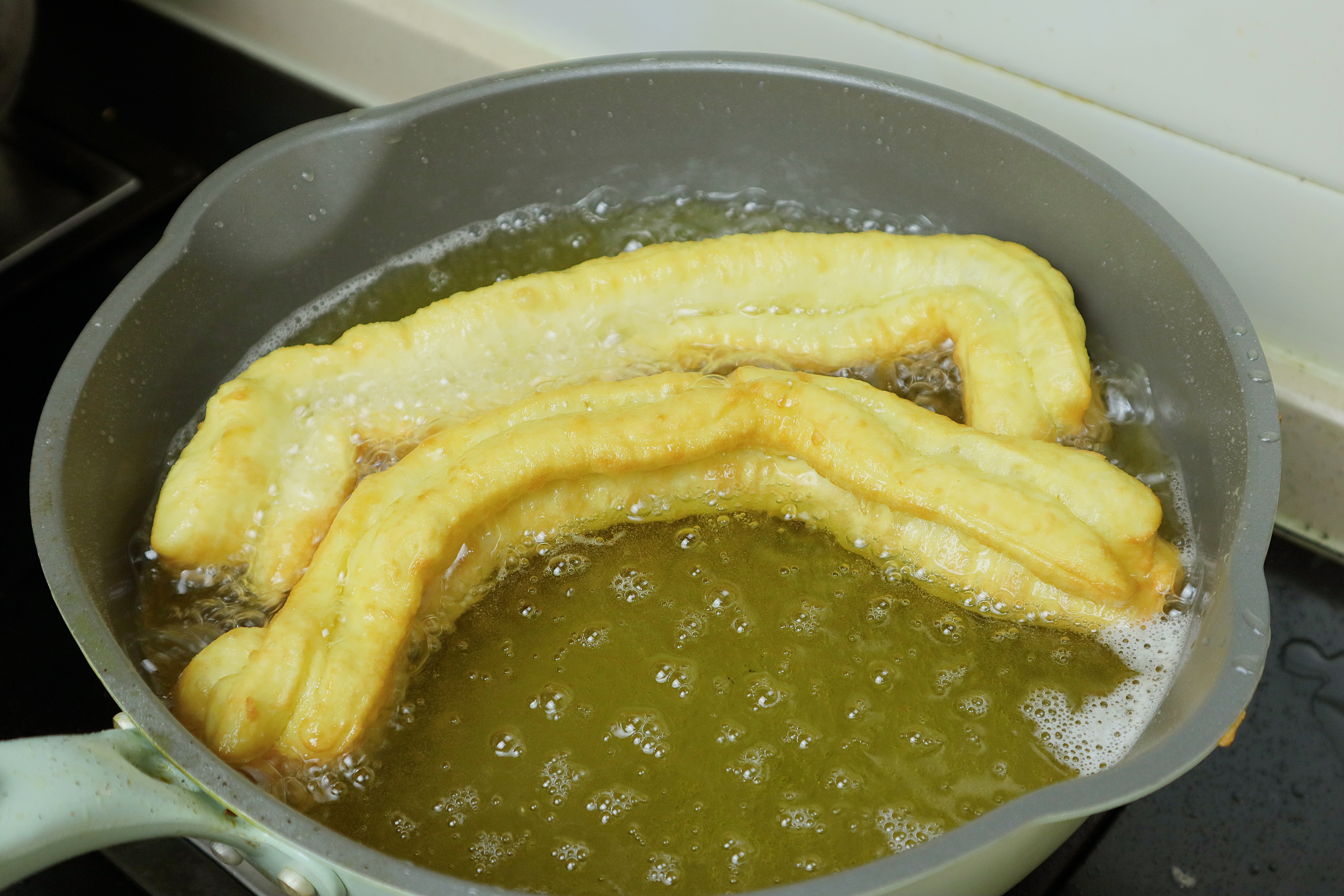 外面卖的油条制作方法完整教程,专业油条制作方法完整教程