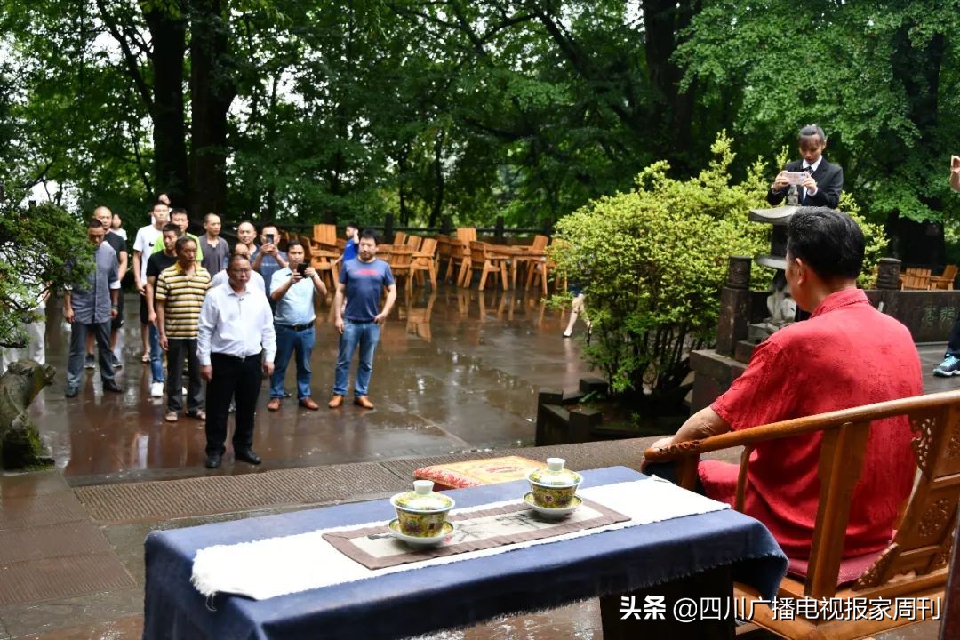 蒙顶皇茶公司主要领导龚开钦被收徒为非遗传人