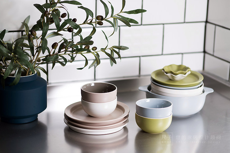 没有沙发墙的房子怎么设计好看,省钱设计房屋