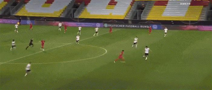 埃里克森国米欧冠首秀,埃里克森绝杀国米