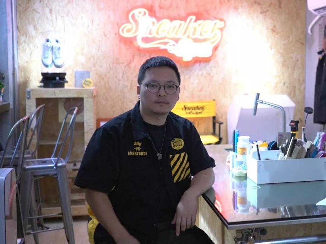 抖音万能修复神器，泡面真的能补鞋吗？专业球鞋修复师这么说