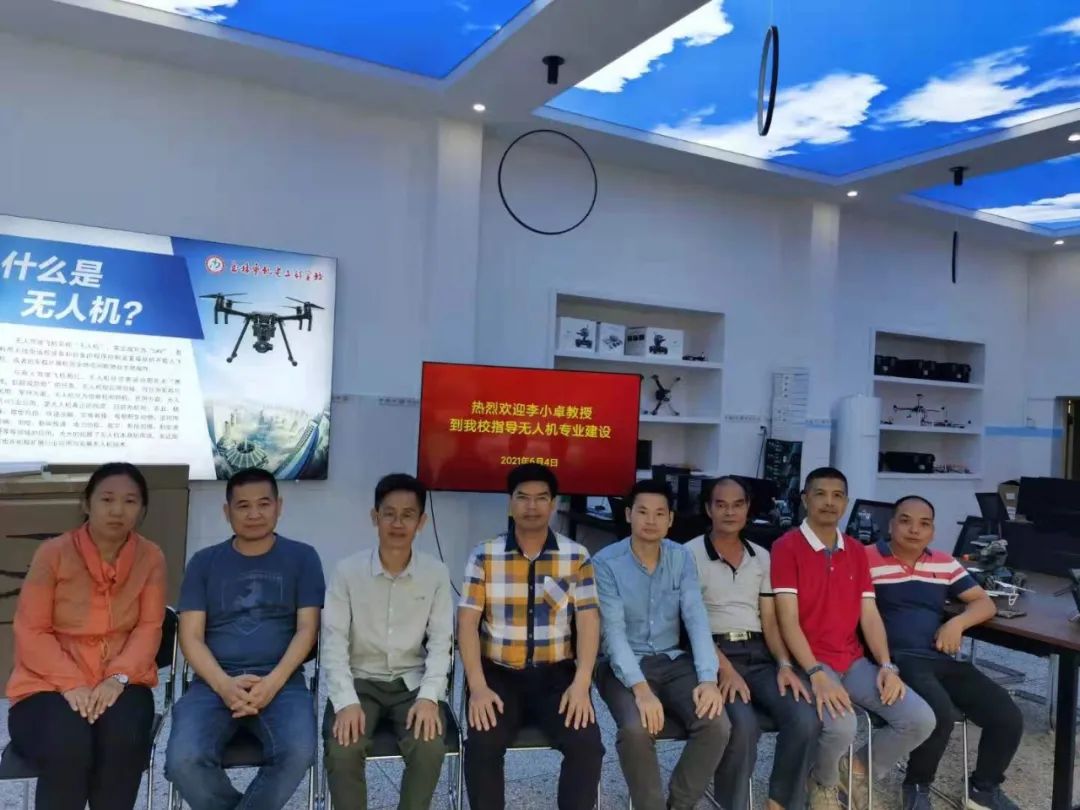 广西无人机培训中专班,广西科技商贸高级技工学校无人机