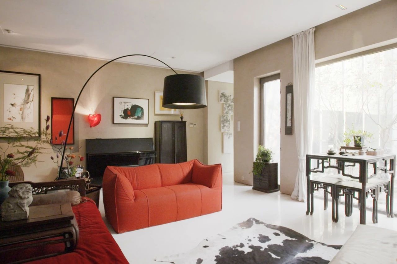 她买下别人挑剩的渣户型，花10年任性改造，浴缸像床那么大