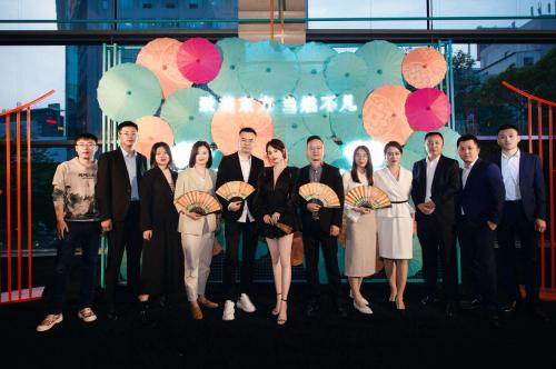 艾优控股四周年,艾优控股集团