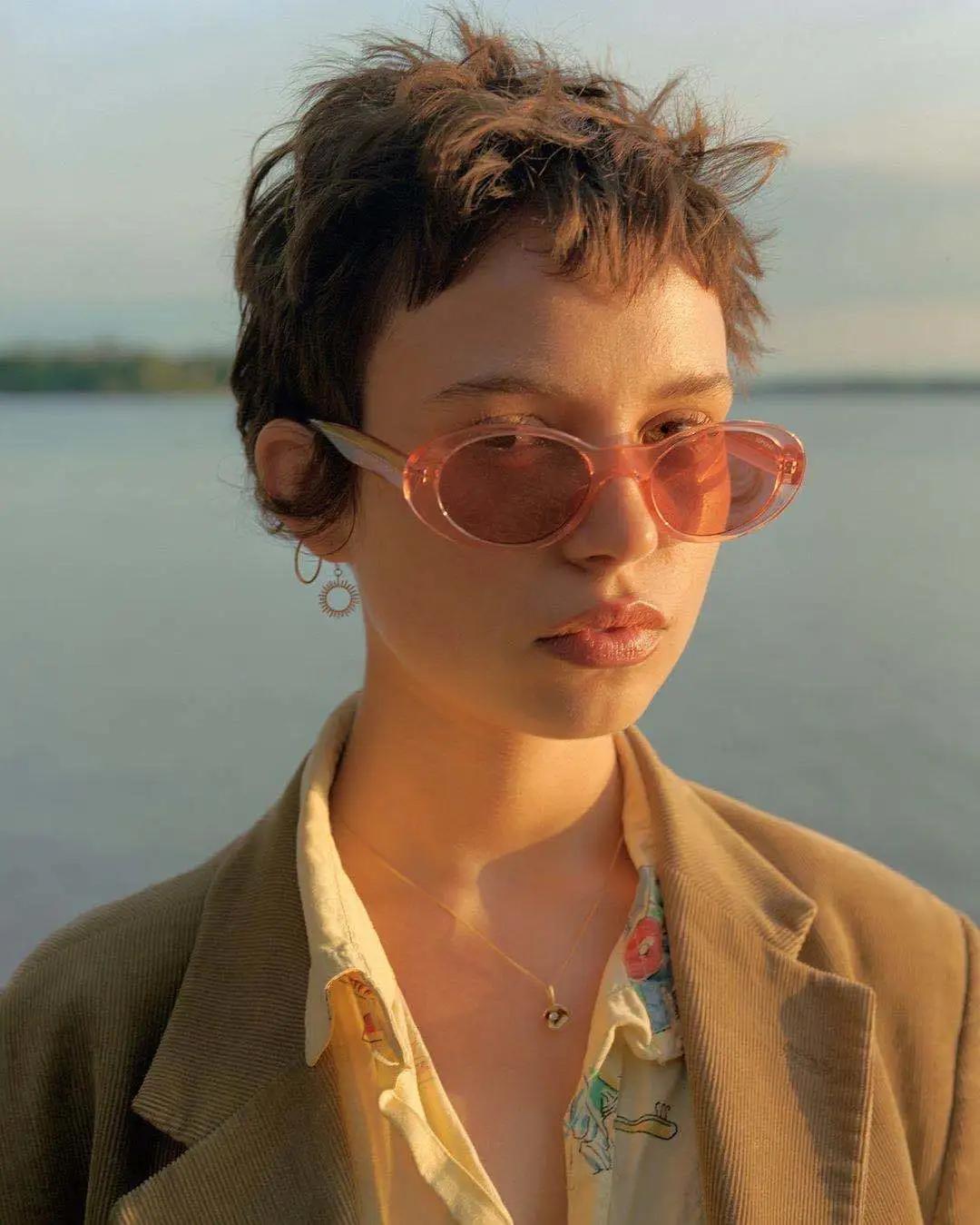 墨镜一戴谁都不爱时尚墨镜,推荐一款适合秋冬戴的墨镜