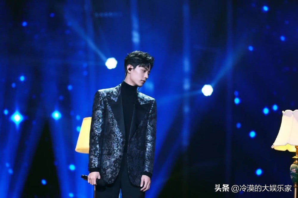 粉丝行为偶像买单？肖战粉丝举报同人文网站引众怒，遭集体*制抵**