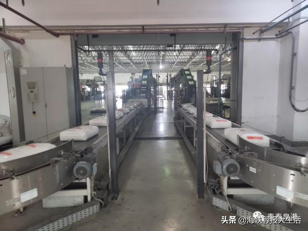 数千企业紧急转产生产口罩防护服,企业转型生产口罩防护服