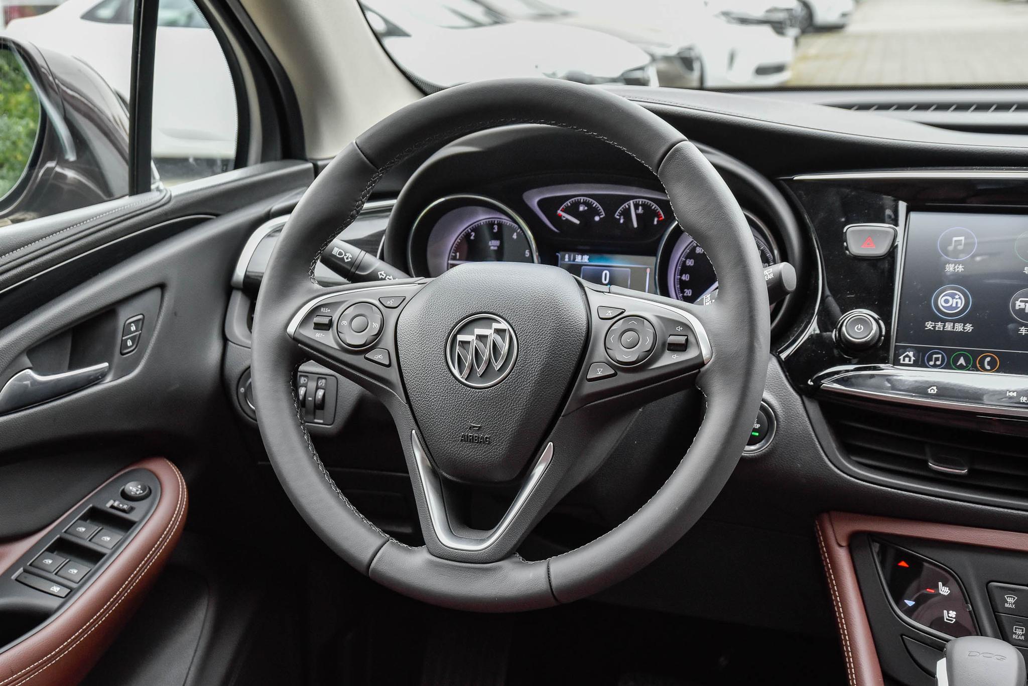 典型的美式SUV别克昂科威：空间大，底盘好，就是内饰可以更好