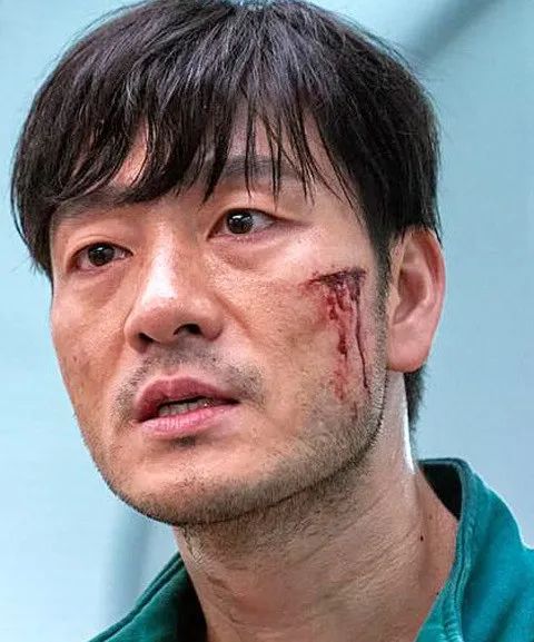 鱿鱼游戏的火爆反映了哪些问题,鱿鱼游戏背后的六个现实隐喻