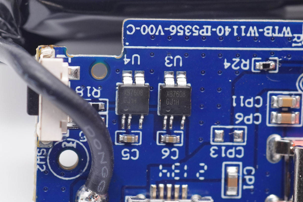 昂达充电宝三线合一快充,支持iphone20w快充充电宝