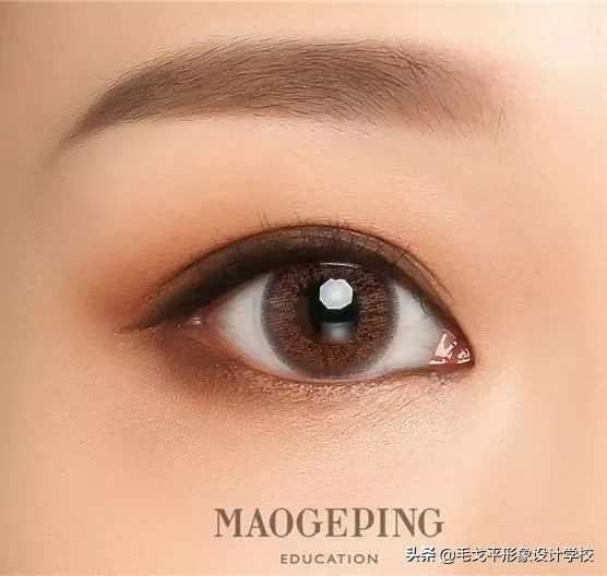 怎么画眼妆才不显脏,想学画眼妆今年最流行的眼妆