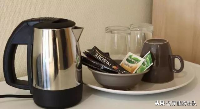 住宾馆为什么在马桶里倒一壶开水,为什么住酒店时要倒一壶开水