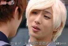 下雨可以穿漂亮的雨衣,下雨雨衣怎么穿不遮路