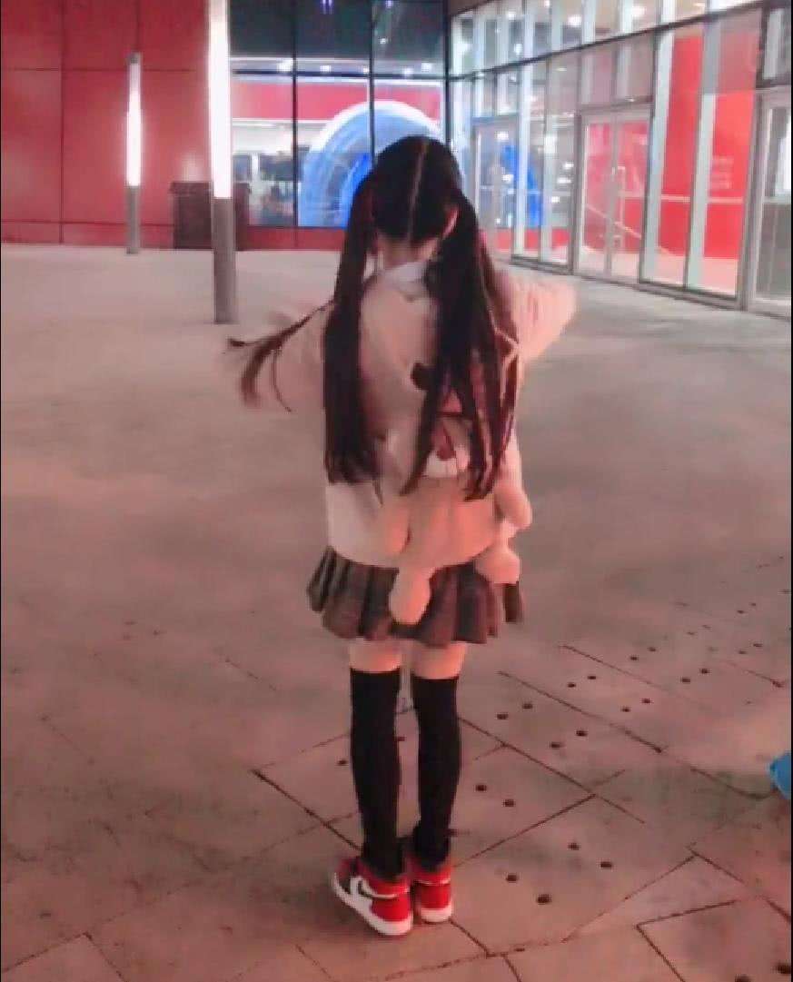 蔡萝莉最新衣服,蔡萝莉穿搭