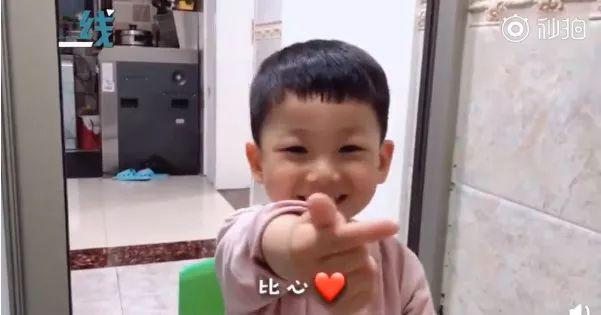 男孩暖心告白妈妈,男孩温情表白妈妈