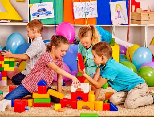 怎么启发孩子玩积木的勇气和兴趣,拼积木可以锻炼孩子的左右脑