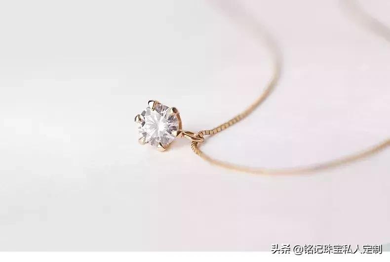 莫桑石吊坠视频,莫桑石吊坠香槟色