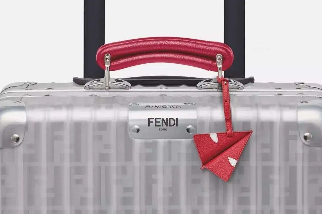 rimowa行李箱是什么材质做的,rimowa行李箱细节图