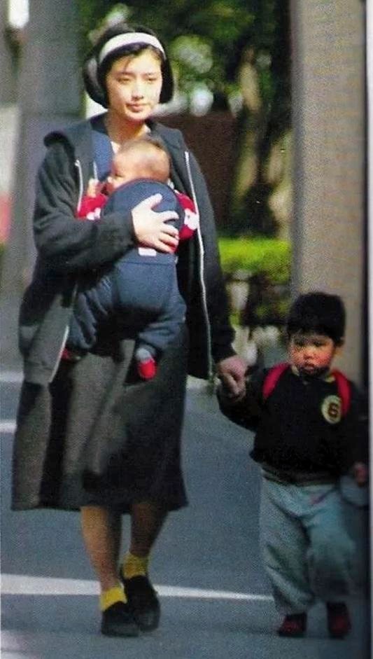 昭和时代女神山口百惠,山口百惠是60后永远的女神